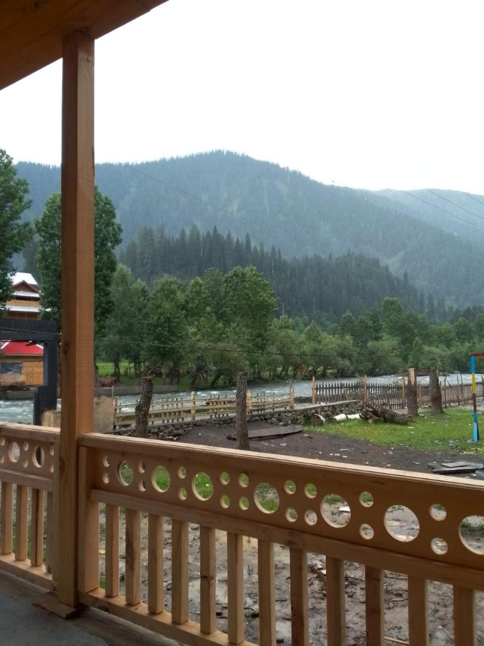 Riverbank Hotel Taobut Neelum Valley Azad Kashmir Taobat Zewnętrze zdjęcie